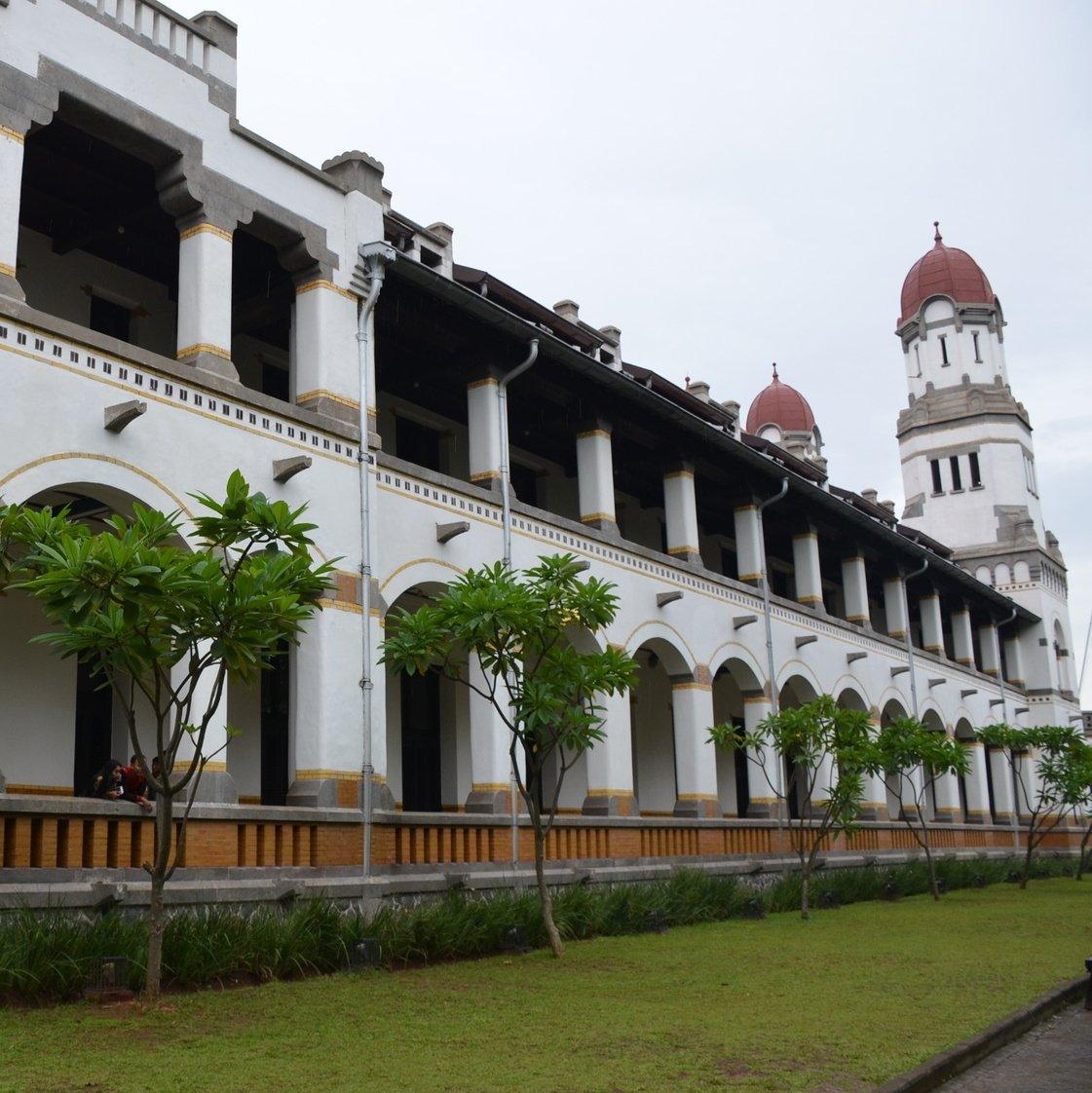 Achmad Yani International Airport exterior