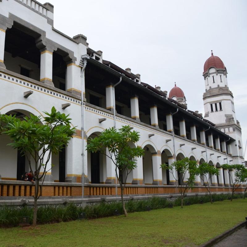 Achmad Yani International Airport exterior