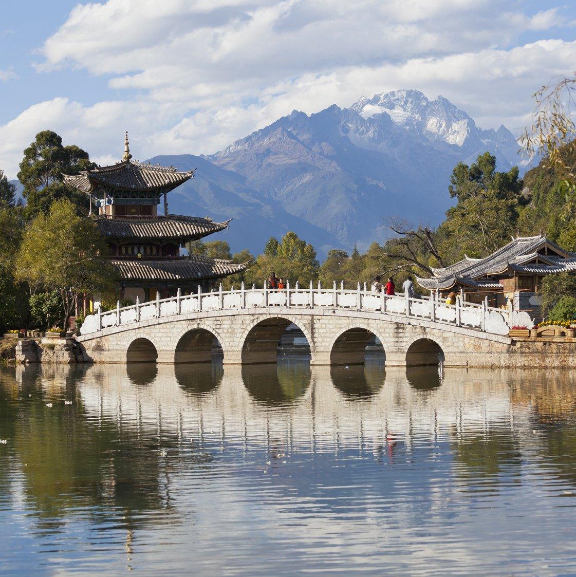 Lijiang Sanyi Airport exterior